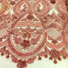 Nowe wydanie haftowane różowe 3D zroszony z cekinową koronkową tkaniną dla kobiet