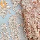 Unikalny jasnoróżowy ręcznie haftowany materiał koronkowy Wygodny 80% nylon
