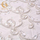 Luksusowe ciężkie białe koronkowe tkaniny 3D kwiatowy materiał koronkowy 1 jard z dżetów