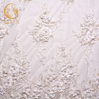 Eleganckie kwiaty Białe tkaniny koronkowe 20% poliester 135 cm szerokość na suknie ślubne