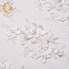 Piękna 3D biała koronkowa tkanina w kwiaty zroszony poliester rozpuszczalny w wodzie