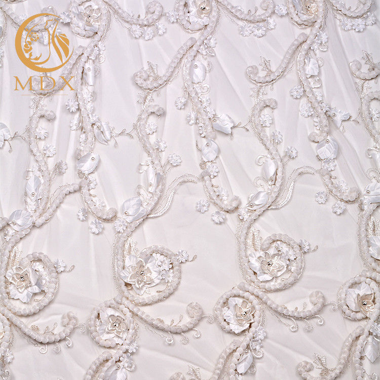 Luksusowe ciężkie białe koronkowe tkaniny 3D kwiatowy materiał koronkowy 1 jard z dżetów